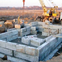 Ленточный фундамент из бетонных блоков ФБС