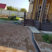 Укладка тротуарной плитки, благоустройство территории