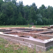 Укладка первого венца из бруса